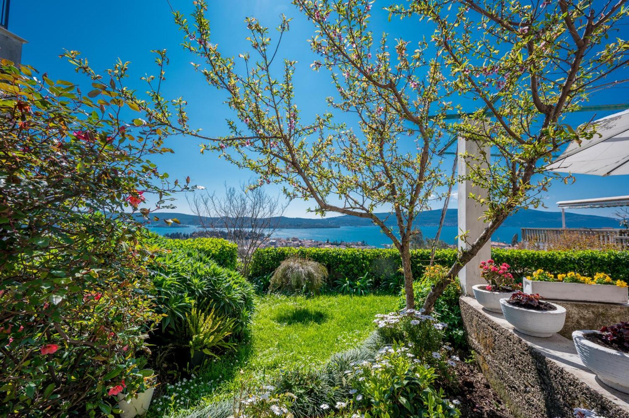 Apartment Lana Tivat Exterior foto